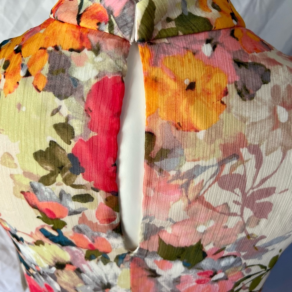Bleecker 126 Watercolor Floral Chiffon High
Neck Baby Doll Dress. Size small‎ - Picture 12 of 16